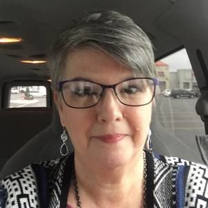 Meet your Posher, Lora